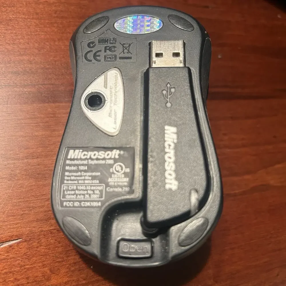 Microsoft Wireless Laser Mouse 6000 Model 1054 w/Memory Stick